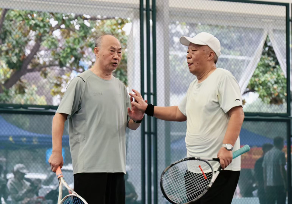 省老年人体, 在全场热烈, 力的老年体